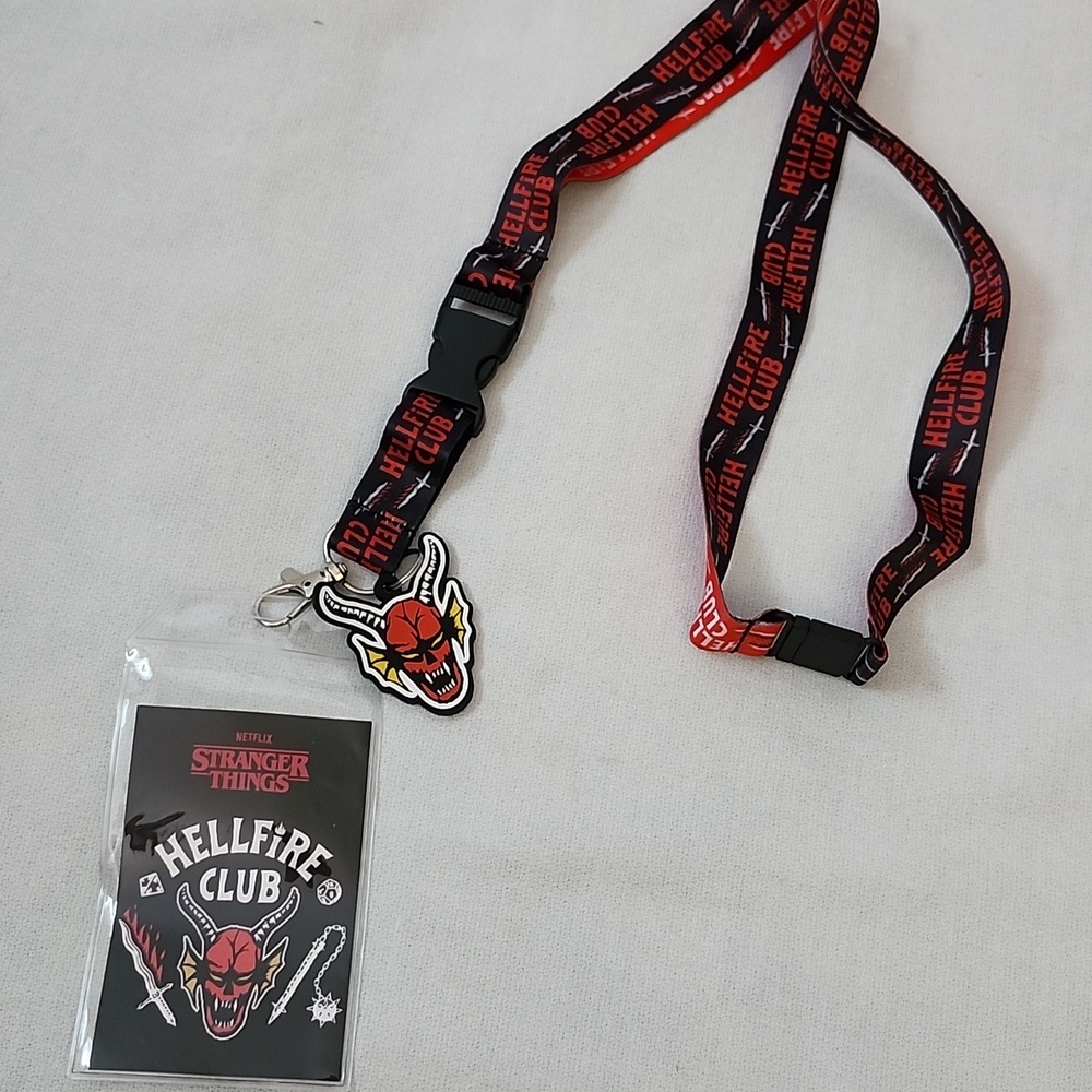 Stranger Things "Hellfire Club" Card Holder & Lanyard Set with Red Furry  Bag - Picture 7 of 16